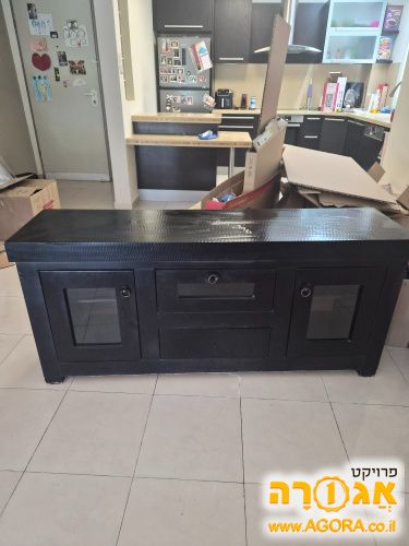 מזנון ושולחן לסלון