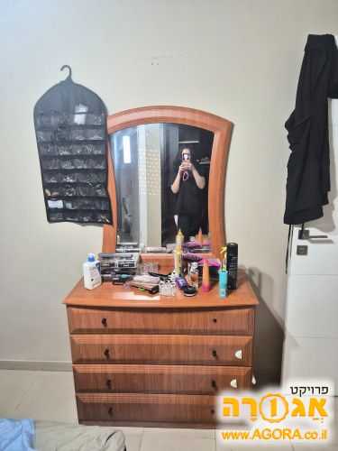 קומודה ושידות שינה