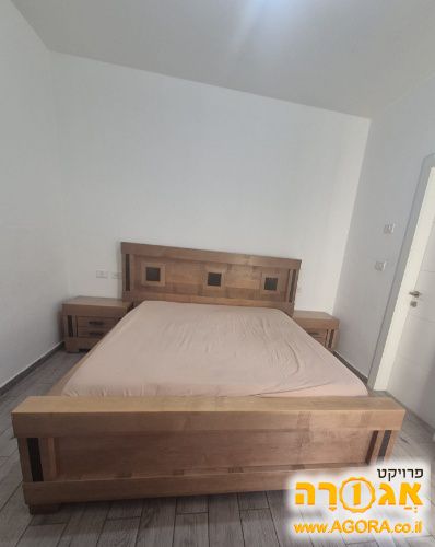 חדר שינה: מיטה+3 שידות