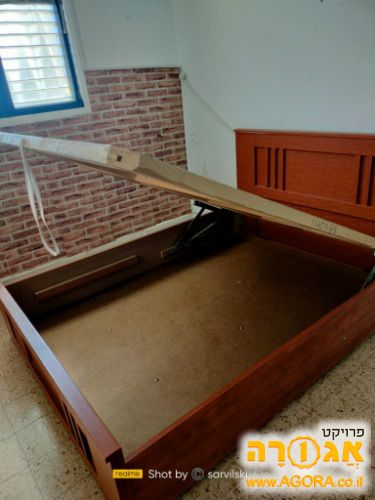 מיטה עם ארגז מצעים