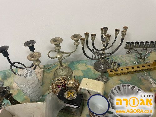 חנוכיות שונות