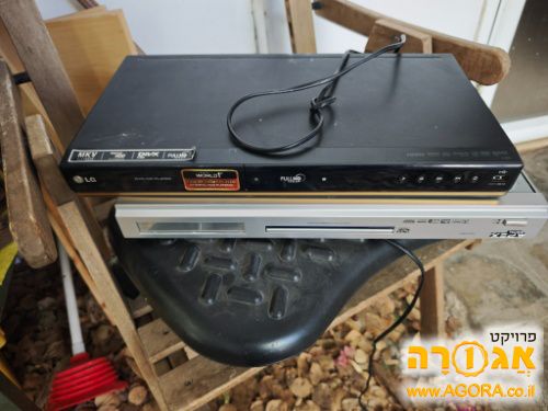 שני נגני די וי די נשאר הכסוף . Apex