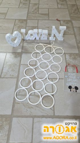 מעמדים לחדר ילדים ומתלה לצעיפים