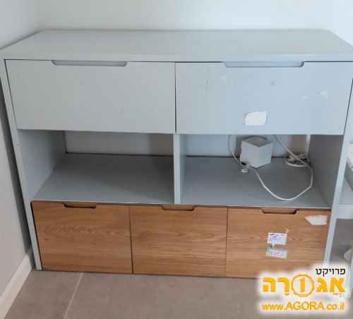 שידה עם מגירות