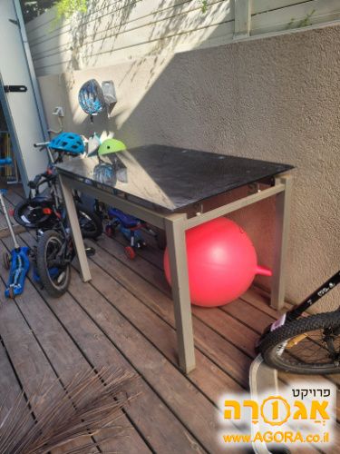 שולחן אוכל מזכוכית
