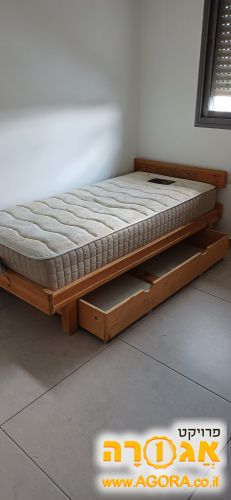 מיטת יחיד עם ארגז מצעים עץ מלא