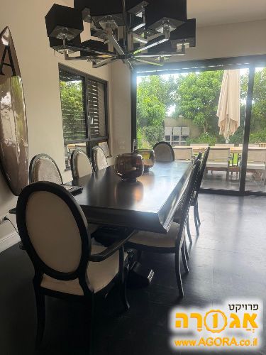 שולחן + 8 כיסאות