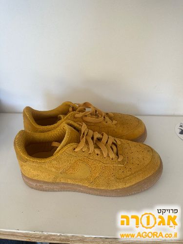נייק air force 1 בצבע חרדל מידה 38
