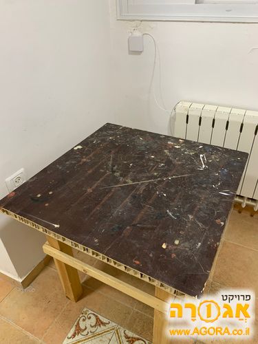 שולחן עץ