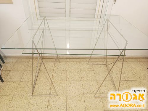 שולחן זכוכית