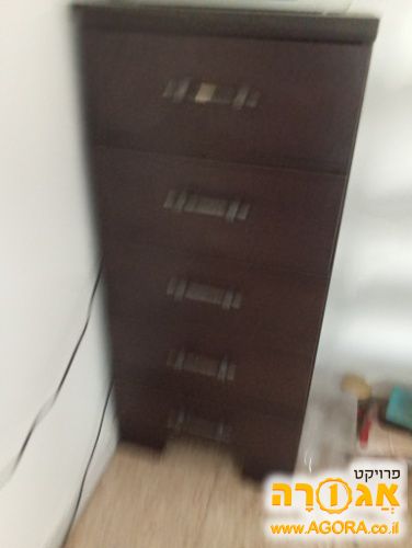 שידת מגירות צרה
