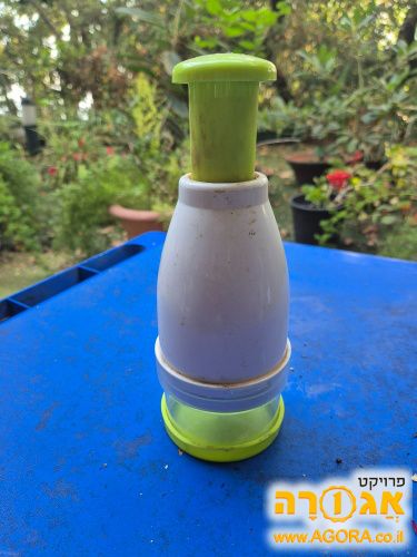 קוצץ פטרוזיליה ובצל