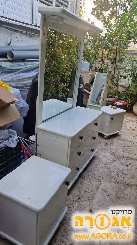 כוננית איפור + 2 שדות מיטה