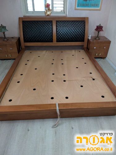 מיטה זוגית ללא מזרן וללא שידות