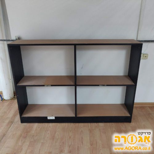 ארון מדפים