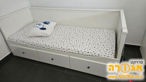 שולחן 160 על 60 ומיטה 200 על 80