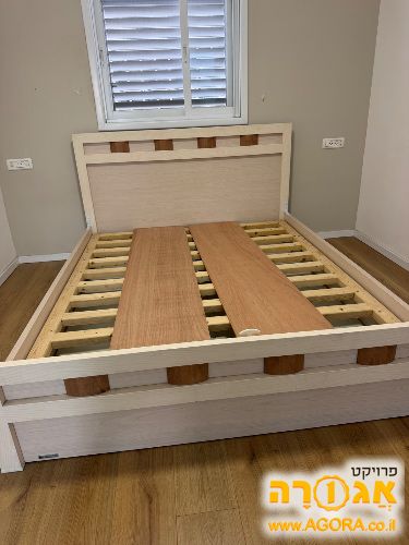 מיטה זוגית עם ארגז מצעים