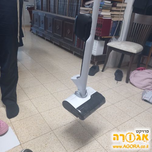 שואב מרוול ללא בטריה נראה טוב נמצא בחצר