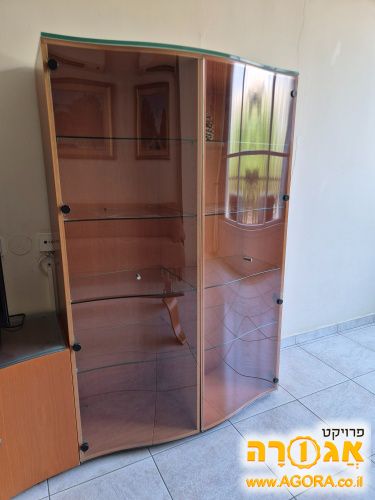 ארון זכוכית