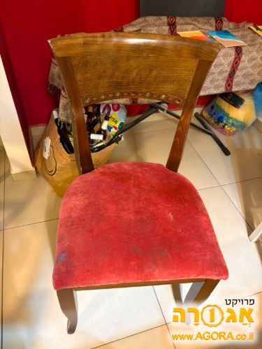 כיסאות שולחן