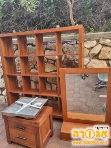כוורת מעץ, שידה קטנה מעץ מלא 2 מגירות