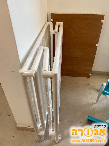 לול וגם בגדי תינוקות ומשחקים לתינוקות