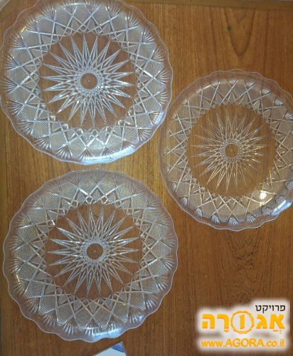 צלחות הגשה מפלסטיק