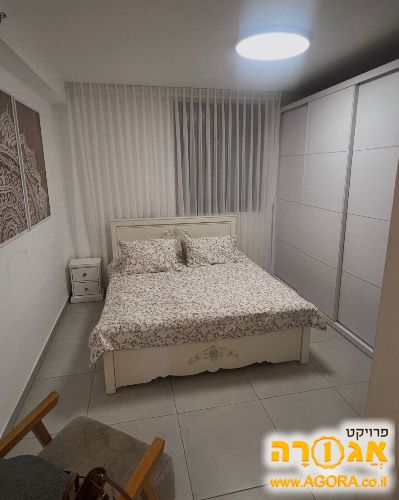מיטה זוגית 1.70 על 2.10 עם מזרן