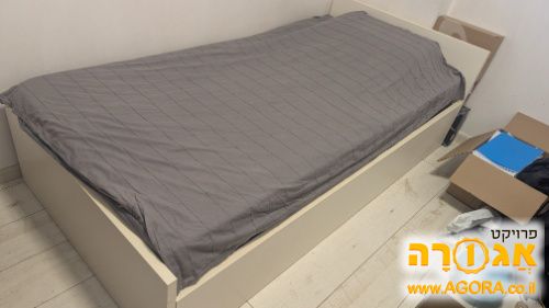 מיטת יחיד עם ארגז מצעים