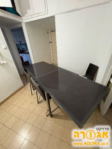 פינת אוכל נפתחת עם 4 כסאות