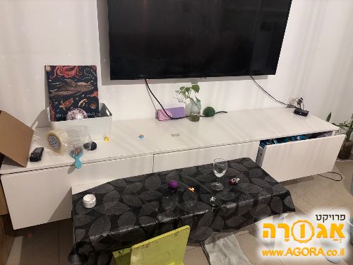 שידה לבנה לסלון