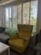 כורסת וינגבק (Wingchair) צהובה ומפנקת