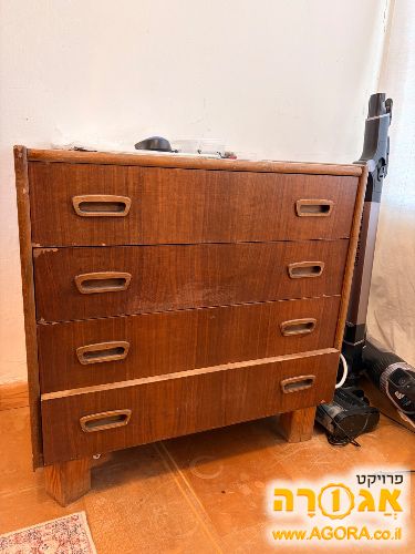 שידת עץ