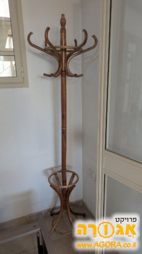 מתלה בגדים מעץ