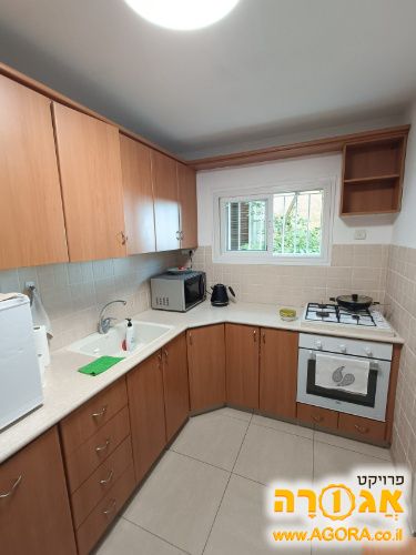 מטבח ר' 2.11 × 3.32 מ'
