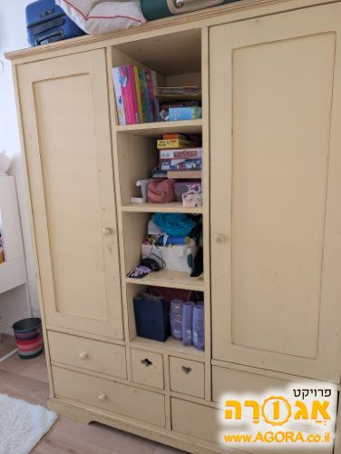 ארון בגדים לילדה מעץ