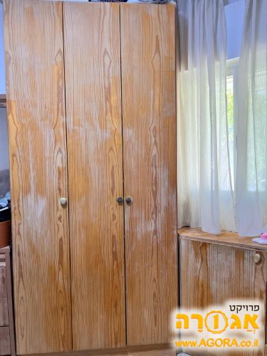 ארון בגדים צר