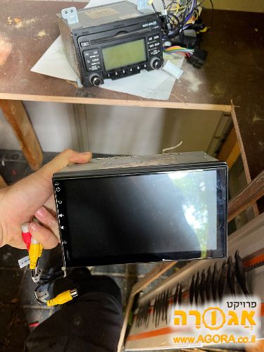 מערכת מולטמדיה לרכב