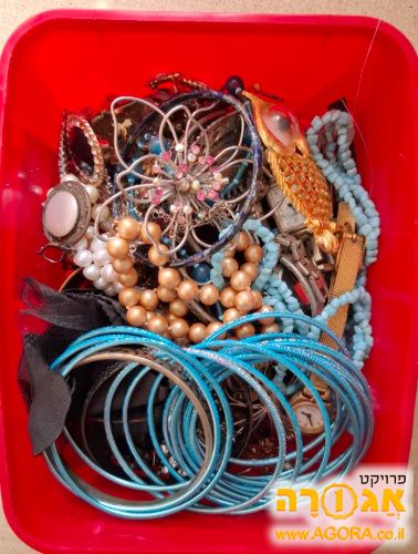 תכשיטים שונים