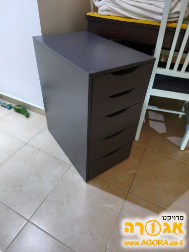 כוננית של מגרות