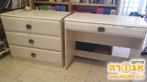 שולחן כתיבה ושידה