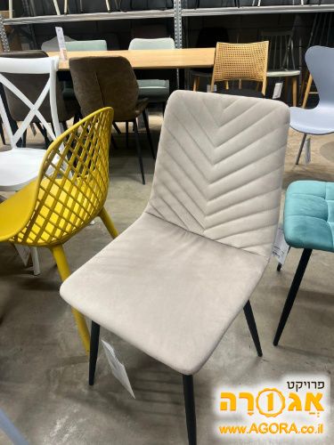 4 כסאות
