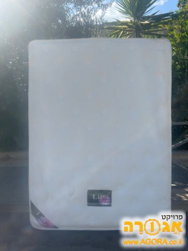 מזרון של מיטה וחצי