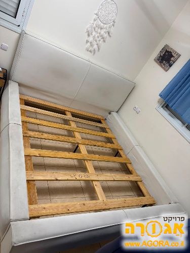 מיטה זוגית 180 על 120 מרופדת כולל בסיס
