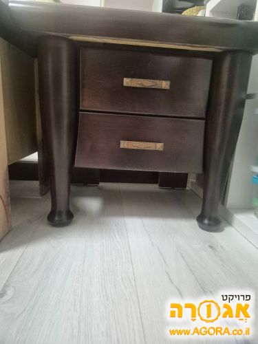 שתי שידות מעץ מלא לצד מיטה+ קומודה+ מראה