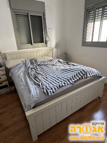 מיטת עץ מלא לבנה 160×200 -