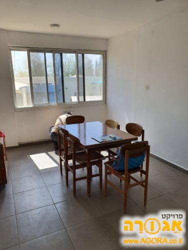 שולחן אוכל + כסאות