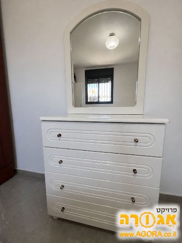 שידת איפור