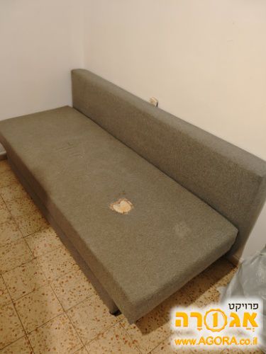 ספה נפתחת עם ארגז מצעים