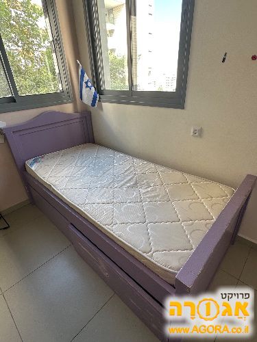 מיטת יחיד ומזרון